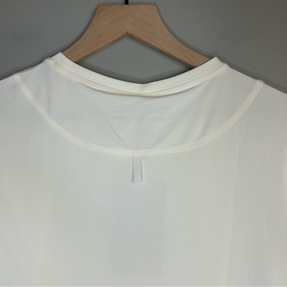 *NWT* Avalanche Cream Women’s Short Sleeve T-Shirt w/UPF 50+ Protection, Small - Picture 10 of 16